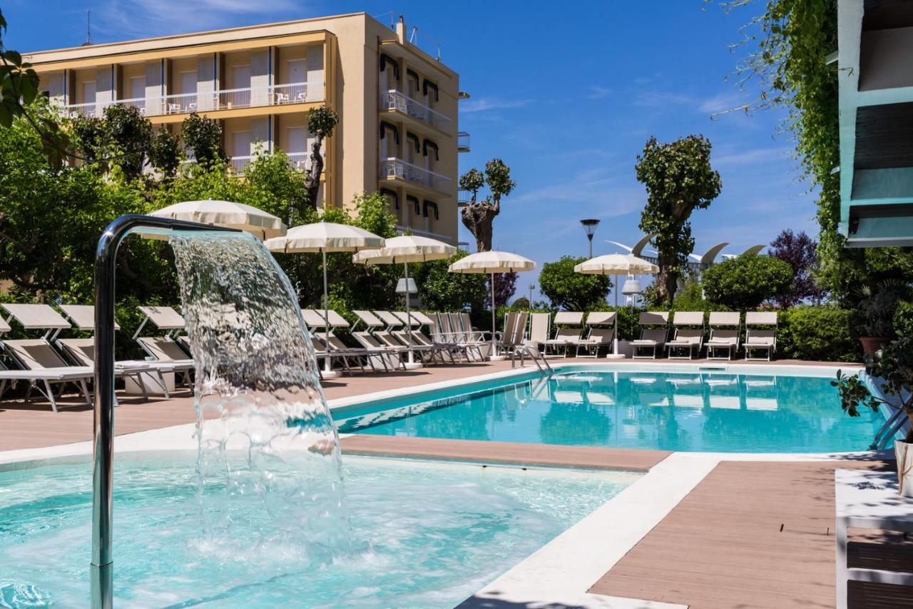 Hotel Alexander Gabicce Mare Εξωτερικό φωτογραφία