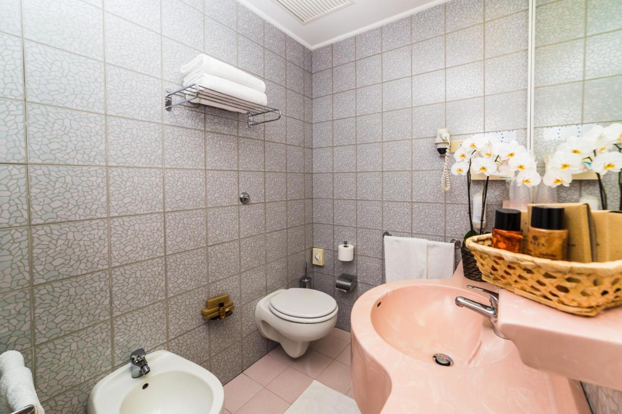 Hotel Alexander Gabicce Mare Εξωτερικό φωτογραφία