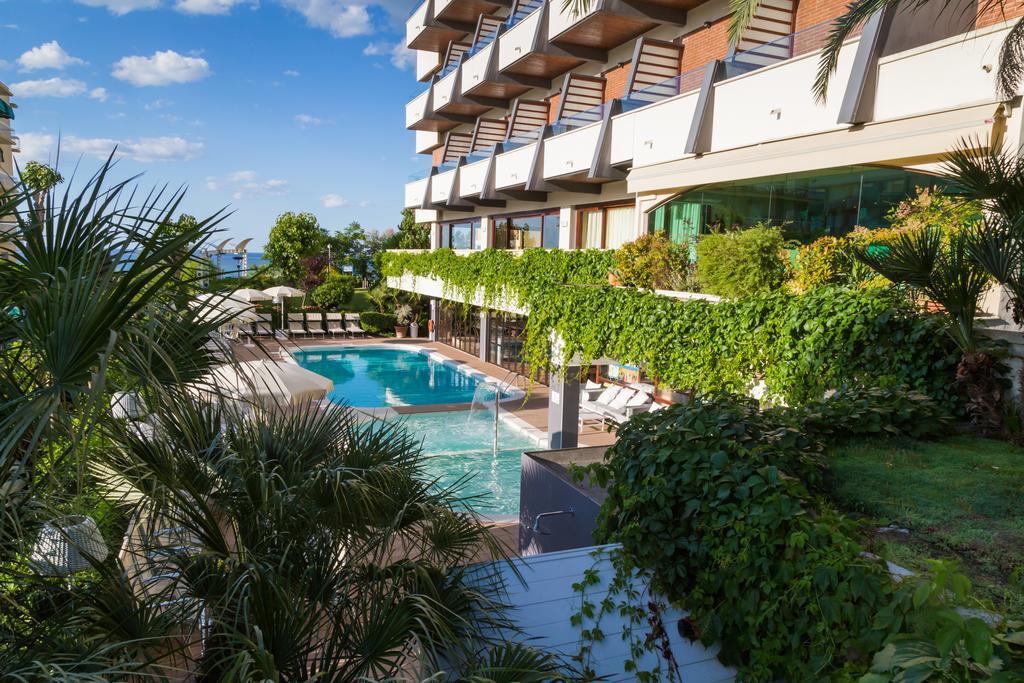 Hotel Alexander Gabicce Mare Εξωτερικό φωτογραφία
