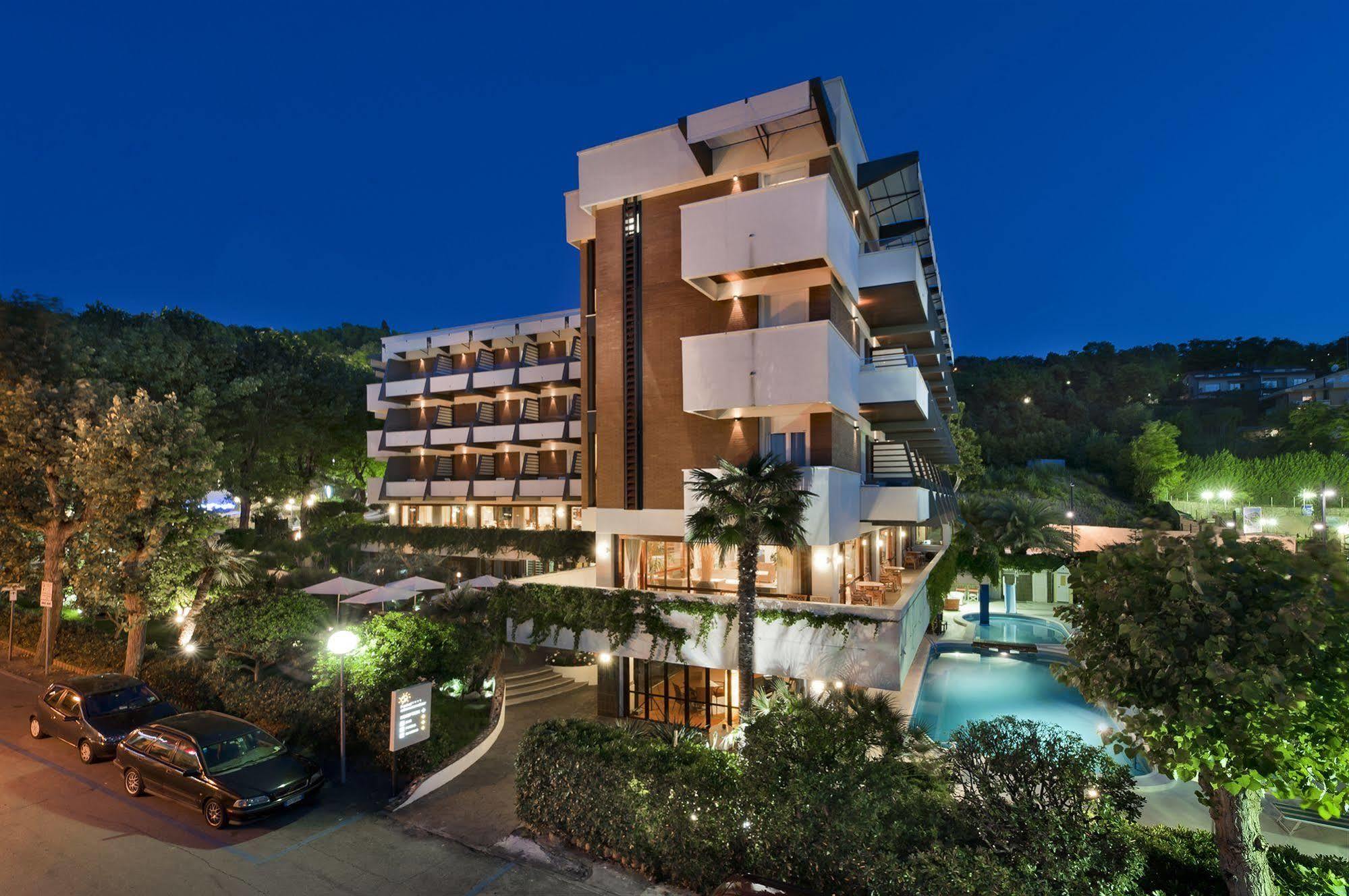 Hotel Alexander Gabicce Mare Εξωτερικό φωτογραφία