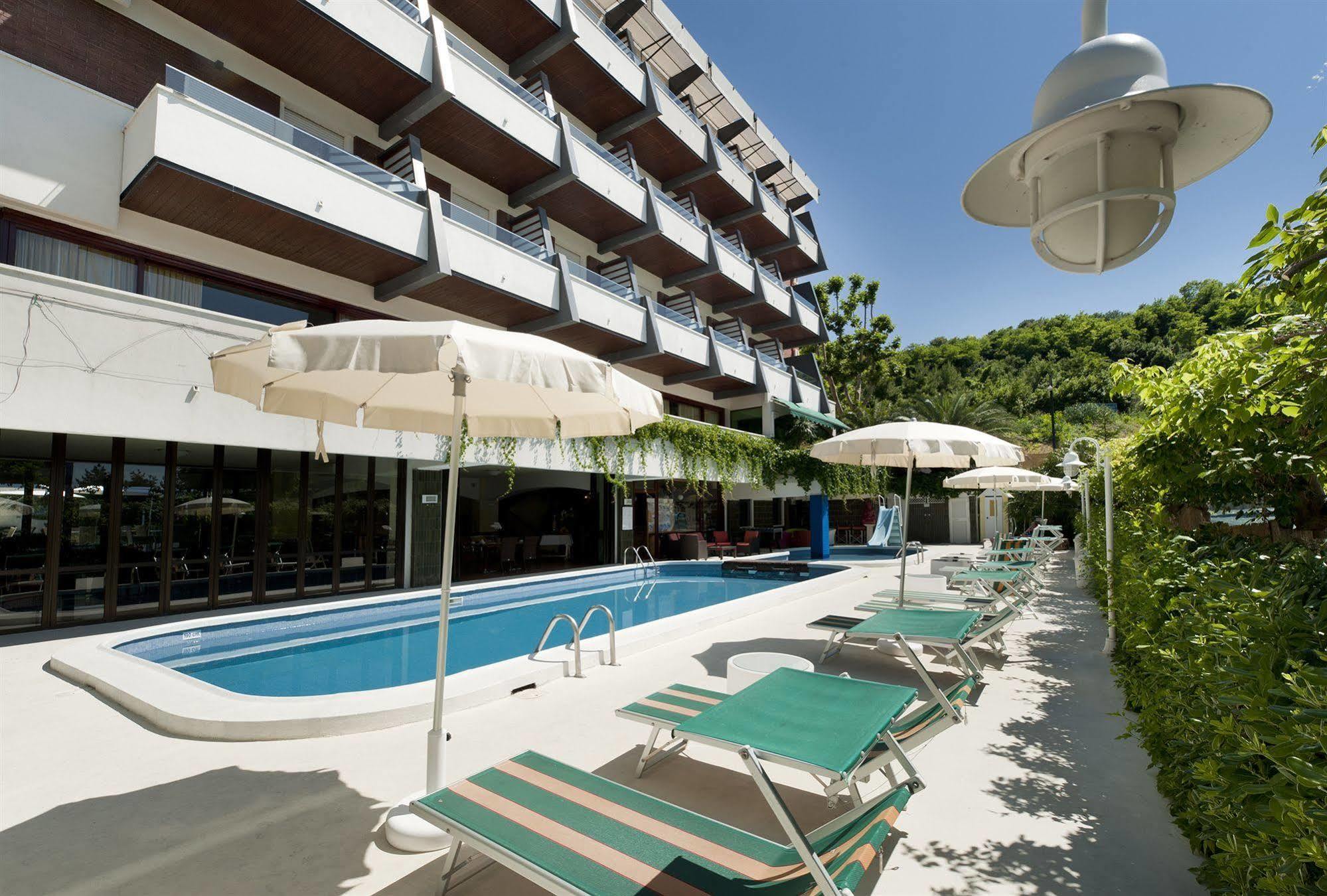 Hotel Alexander Gabicce Mare Εξωτερικό φωτογραφία