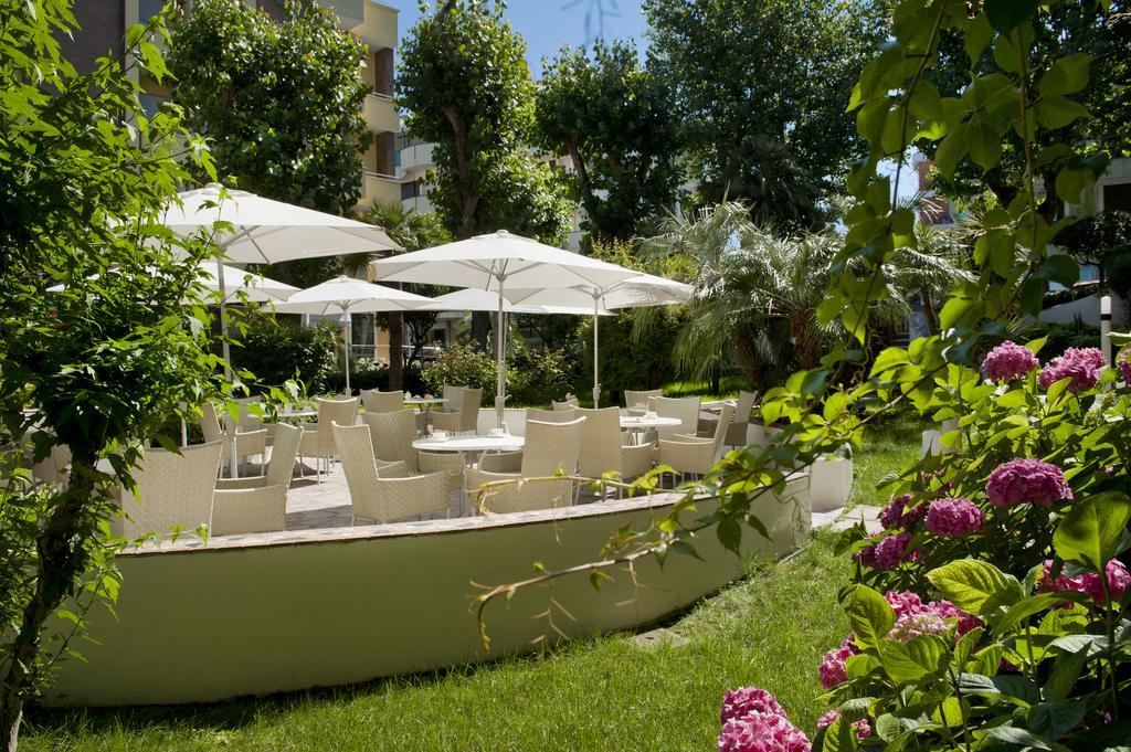 Hotel Alexander Gabicce Mare Εξωτερικό φωτογραφία